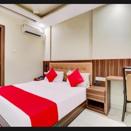 Hotel Emerald Near T2 International Airport Mumbai  Buitenkant foto