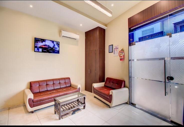 Hotel Emerald Near T2 International Airport Mumbai  Buitenkant foto