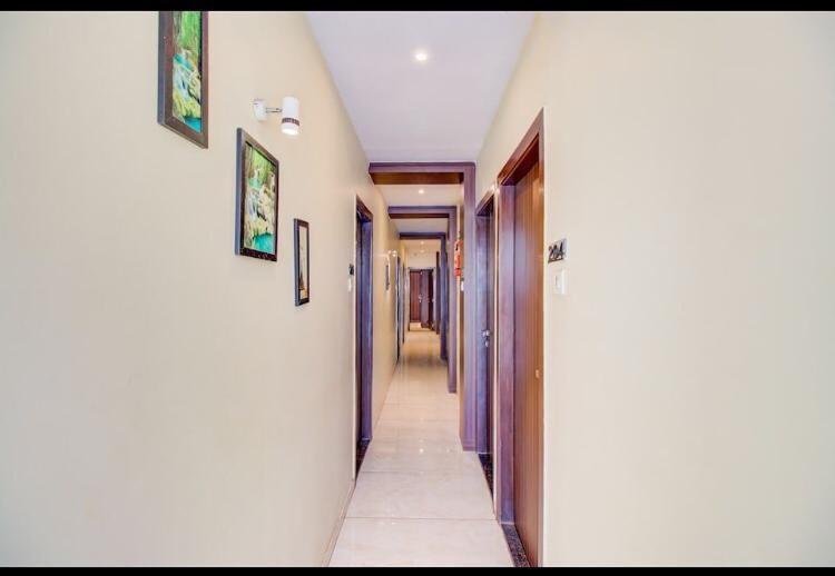 Hotel Emerald Near T2 International Airport Mumbai  Buitenkant foto